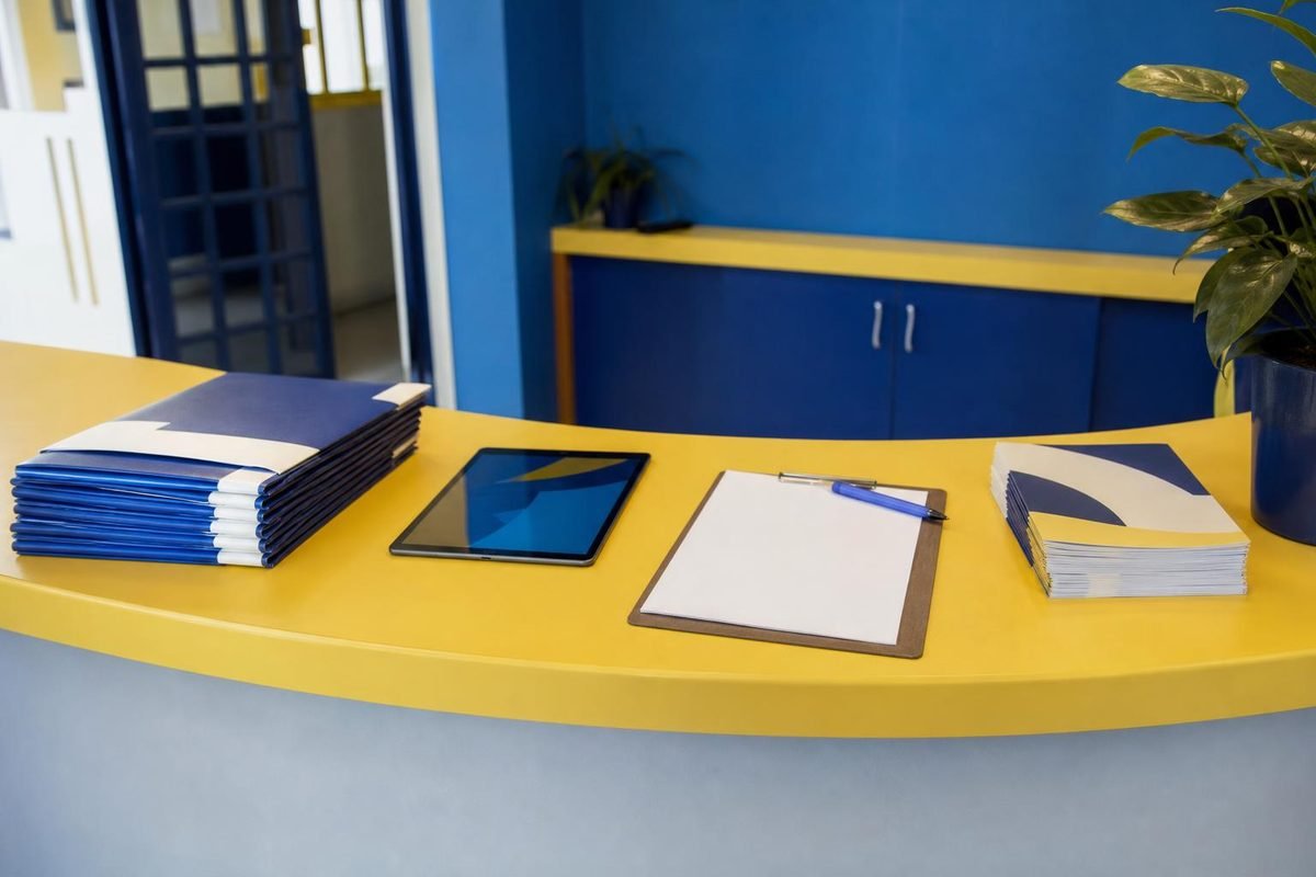 Recepção de escola com materiais prontos antes de anunciar